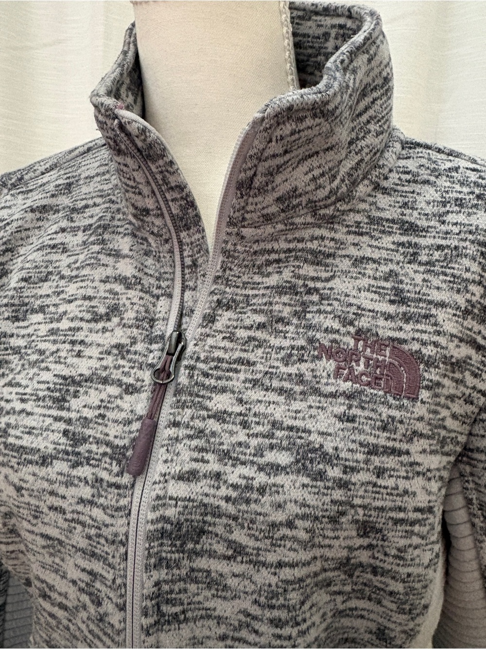 The North Face Heathered Grey Full-Zip Fleece Jacket - Picture 2 of 9
